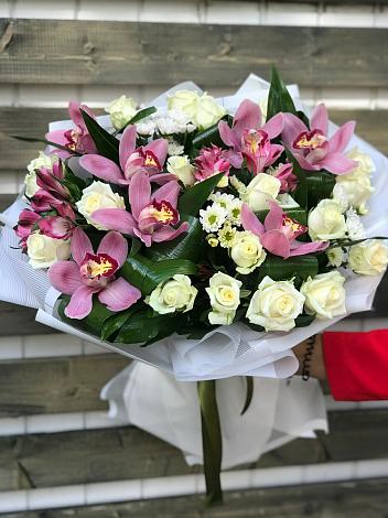Букет цветов из: Розы и Хризантемы в Осташево
