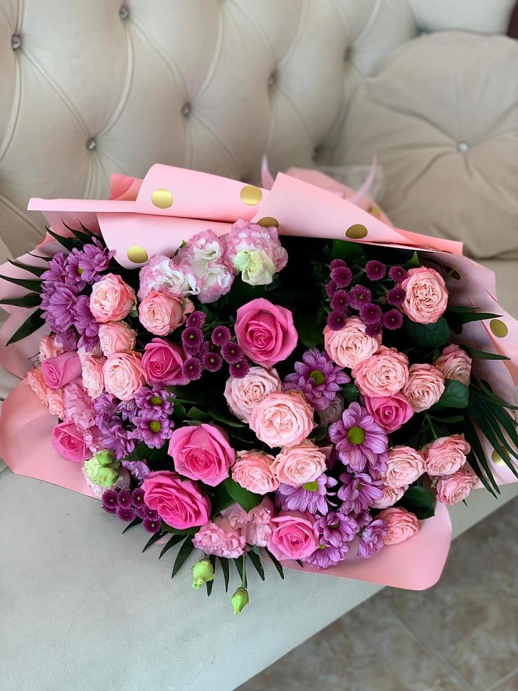 Букет цветов из: Хризантемы, Розы и Лизиантусы в Осташево