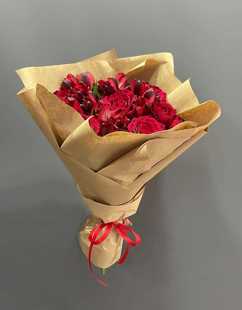 Букет цветов из: Альстромерии и Розы в Осташево