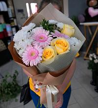 Букет цветов из:  Герберы, Розы и Хризантемы в Осташево