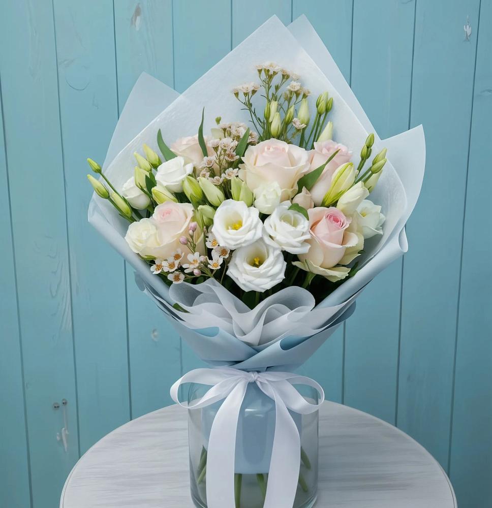 Букет цветов из: Розы и Лизиантусы в Осташево