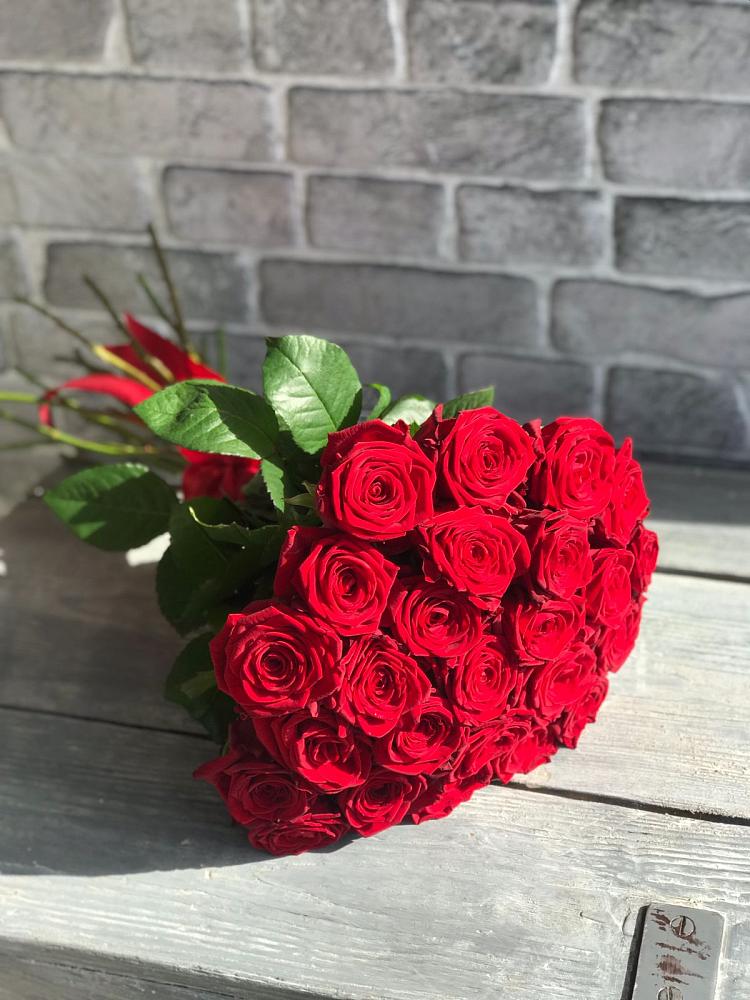 Букет Красные розы Фридом в Осташево