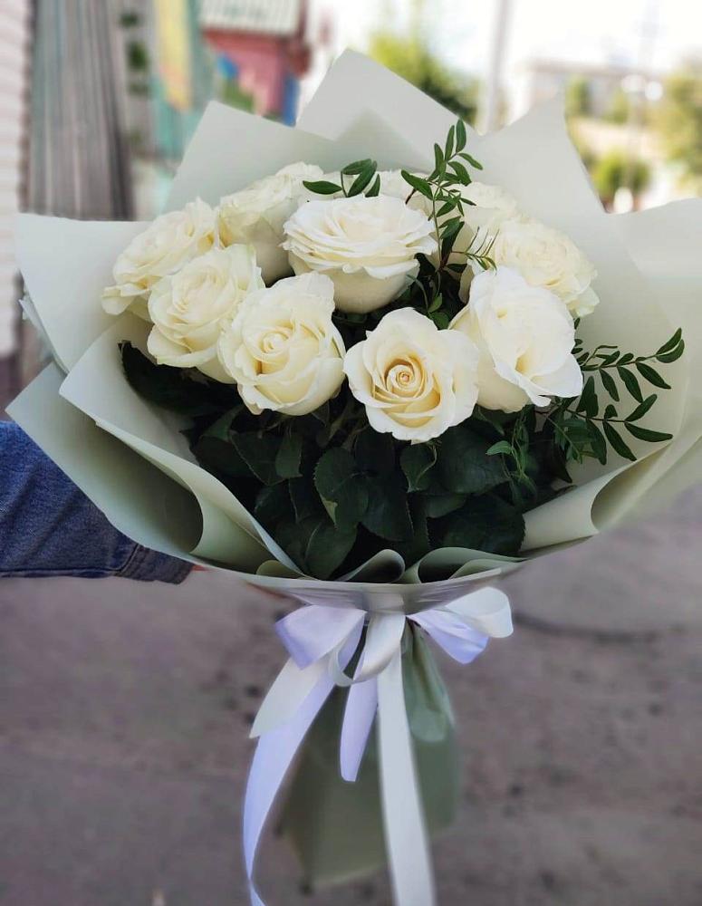 Букет Белые розы Проуд в Осташево
