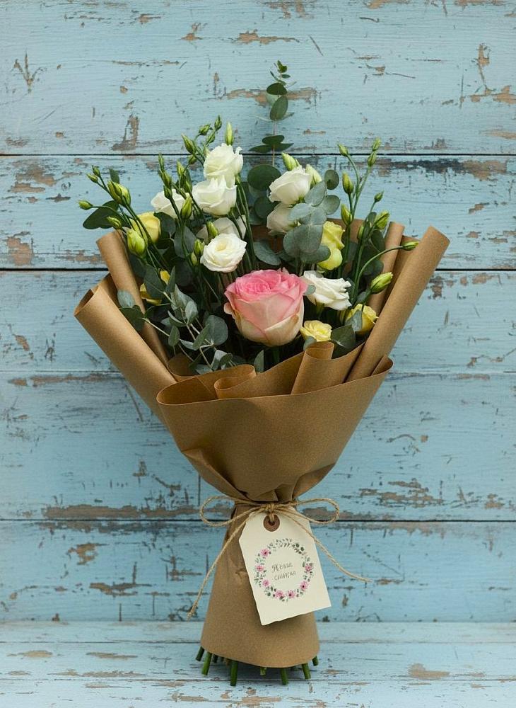 Букет цветов из: Розы и Лизиантусы в Осташево