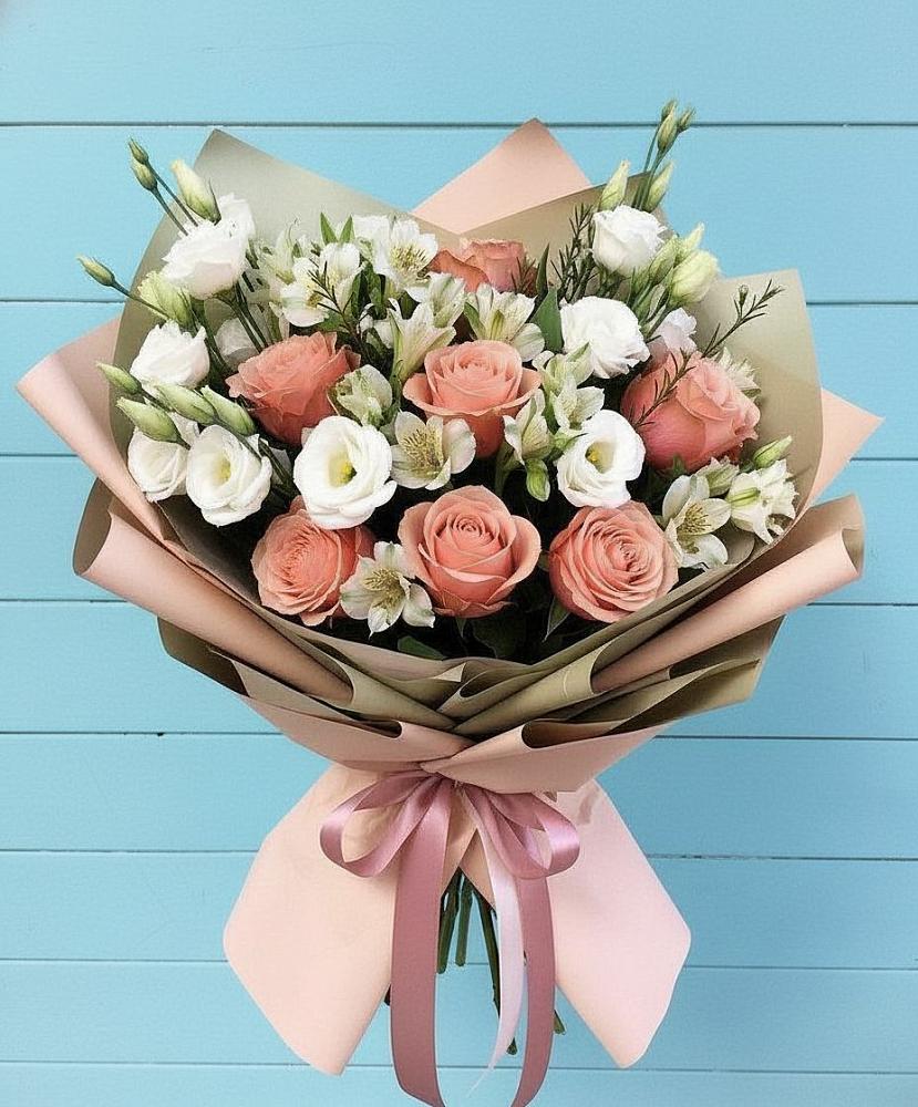 Букет цветов из: Розы, Альстромерии и Лизиантусы в Осташево