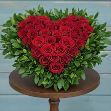 Цветочная композиция из Розы в виде сердца в Осташево