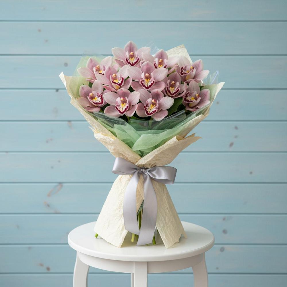 Букет цветов из: Орхидеи и Розы в Осташево