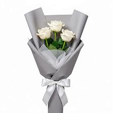 Букет 3 белые розы в Осташево