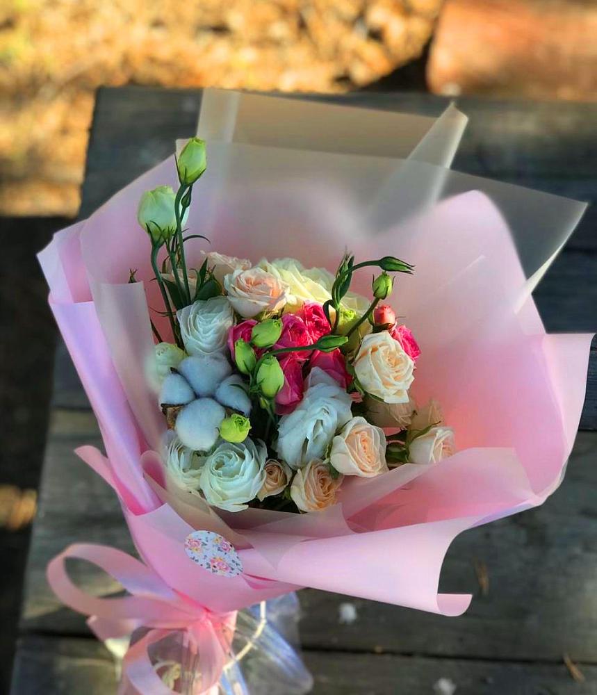 Букет цветов из: Розы и Лизиантусы в Осташево