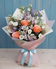 Букет цветов из:  Лизиантусы, Розы, Альстромерии и Гипсофила в Осташево