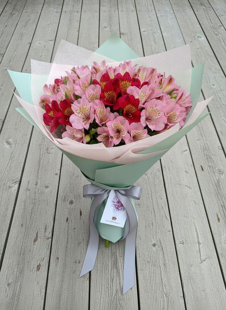 Букет цветов из: Альстромерии в Осташево