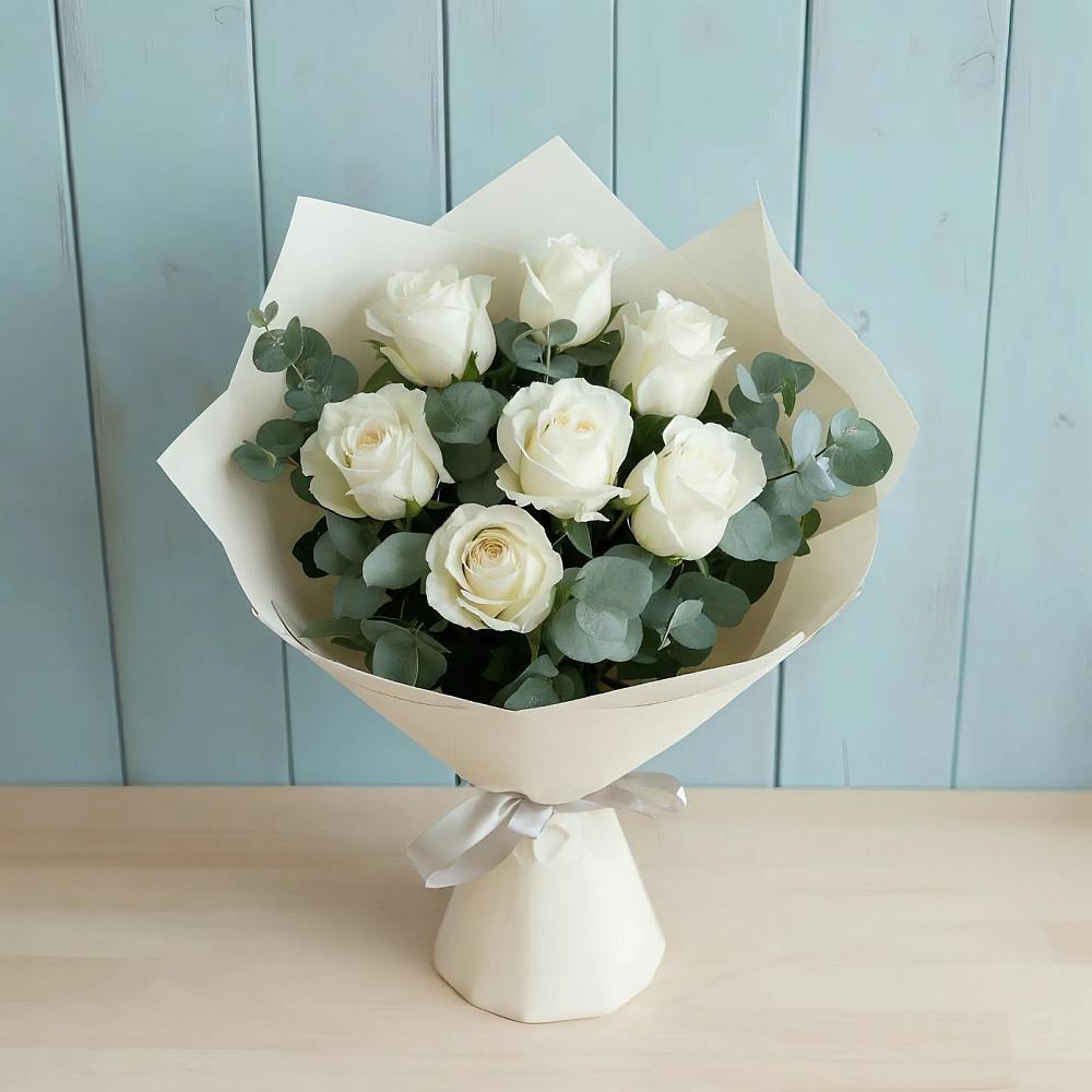 Букет Белые розы в Эвкалипте в Осташево