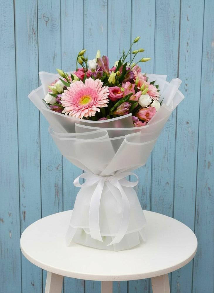 Букет цветов из: Герберы, Альстромерии и Лизиантусы в Осташево