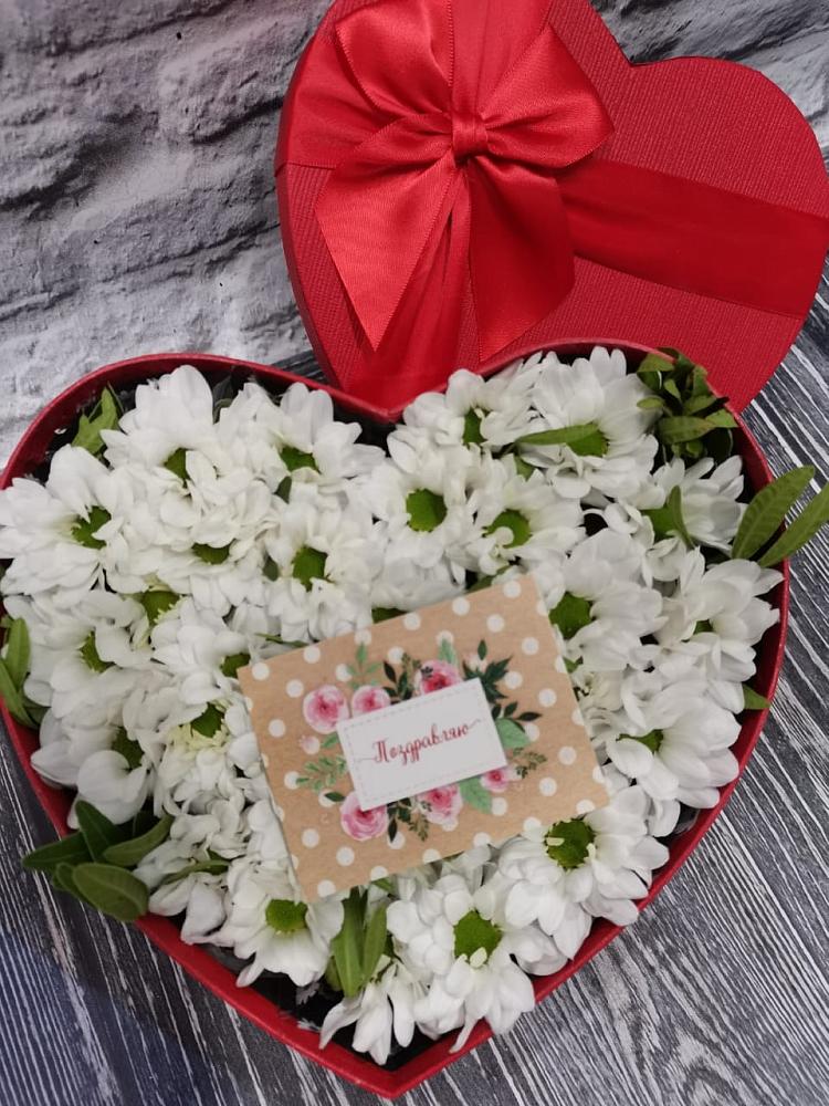 Цветочная композиция из Хризантемы в виде сердца в Осташево