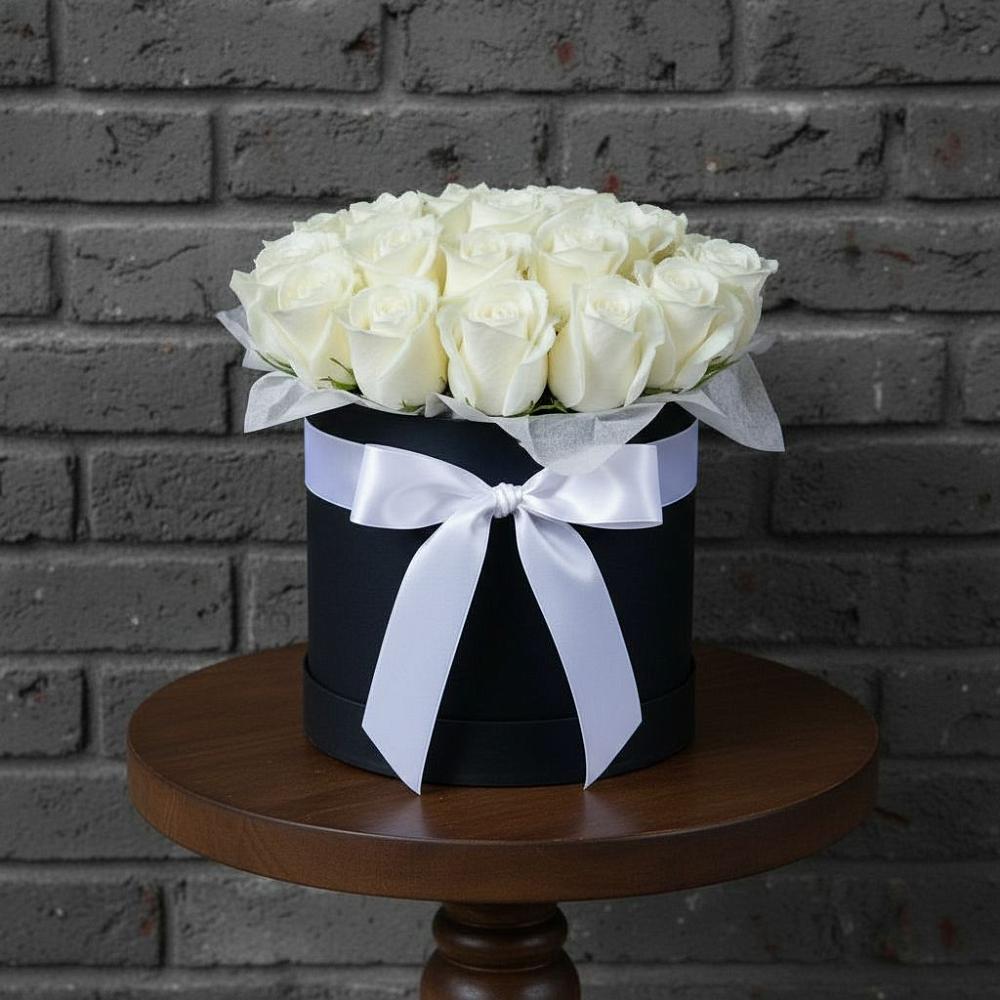 Цветочная композиция из Розы в шляпной коробке в Осташево