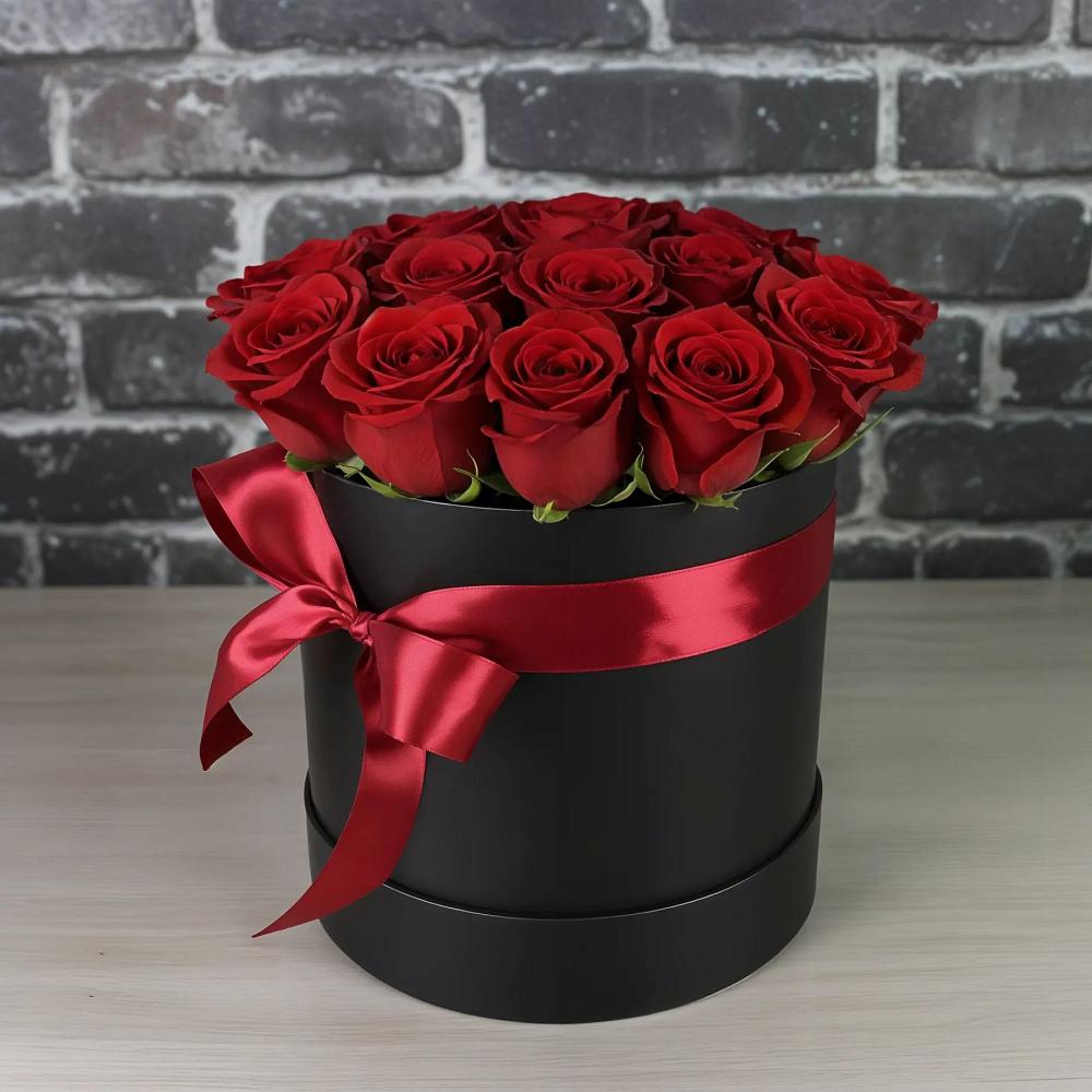 Цветочная композиция из Розы в шляпной коробке в Осташево