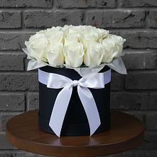 Цветочная композиция из Розы в шляпной коробке в Осташево